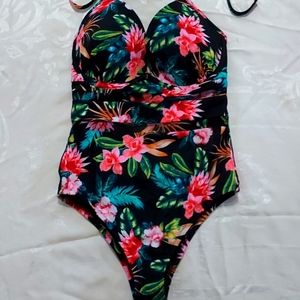 Floral swimsuit 🩱